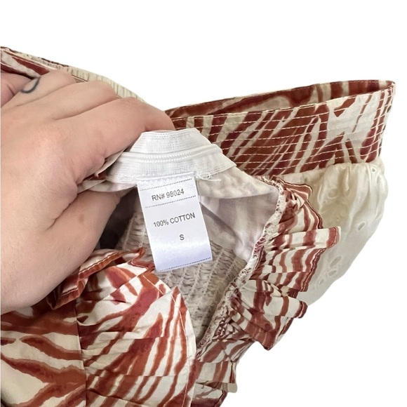 Love the Label Anthropologie Giraffe Print Eyelet Puff Sleeve Top - Picture 6 of 6